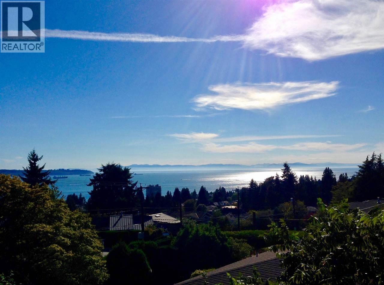 2055 MATHERS AVENUE, West Vancouver