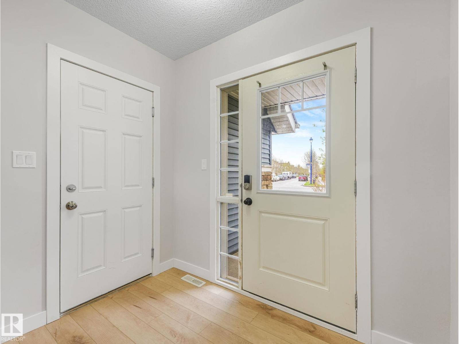 7327 24 AV SW - 5