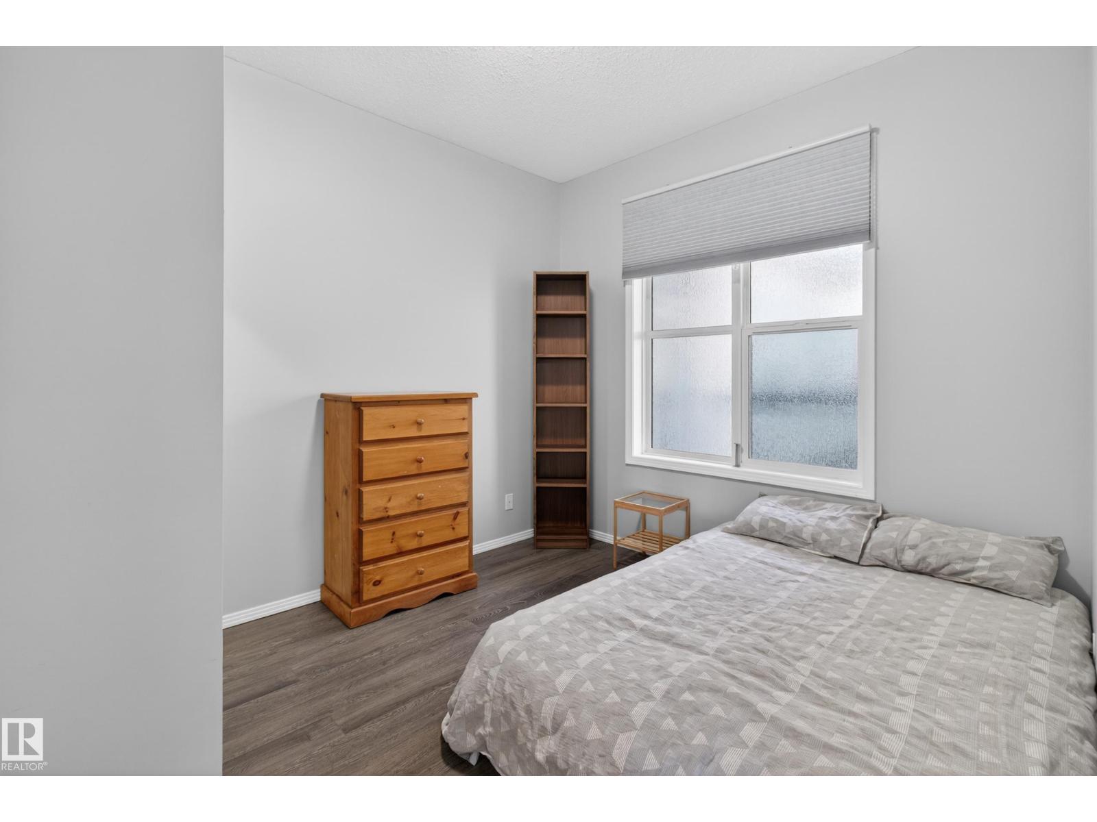#341 4827 104A ST NW - 32