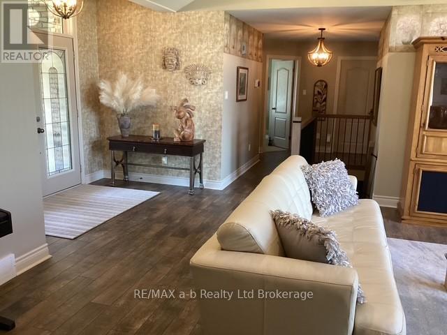 7 OTTERVIEW DRIVE - 13