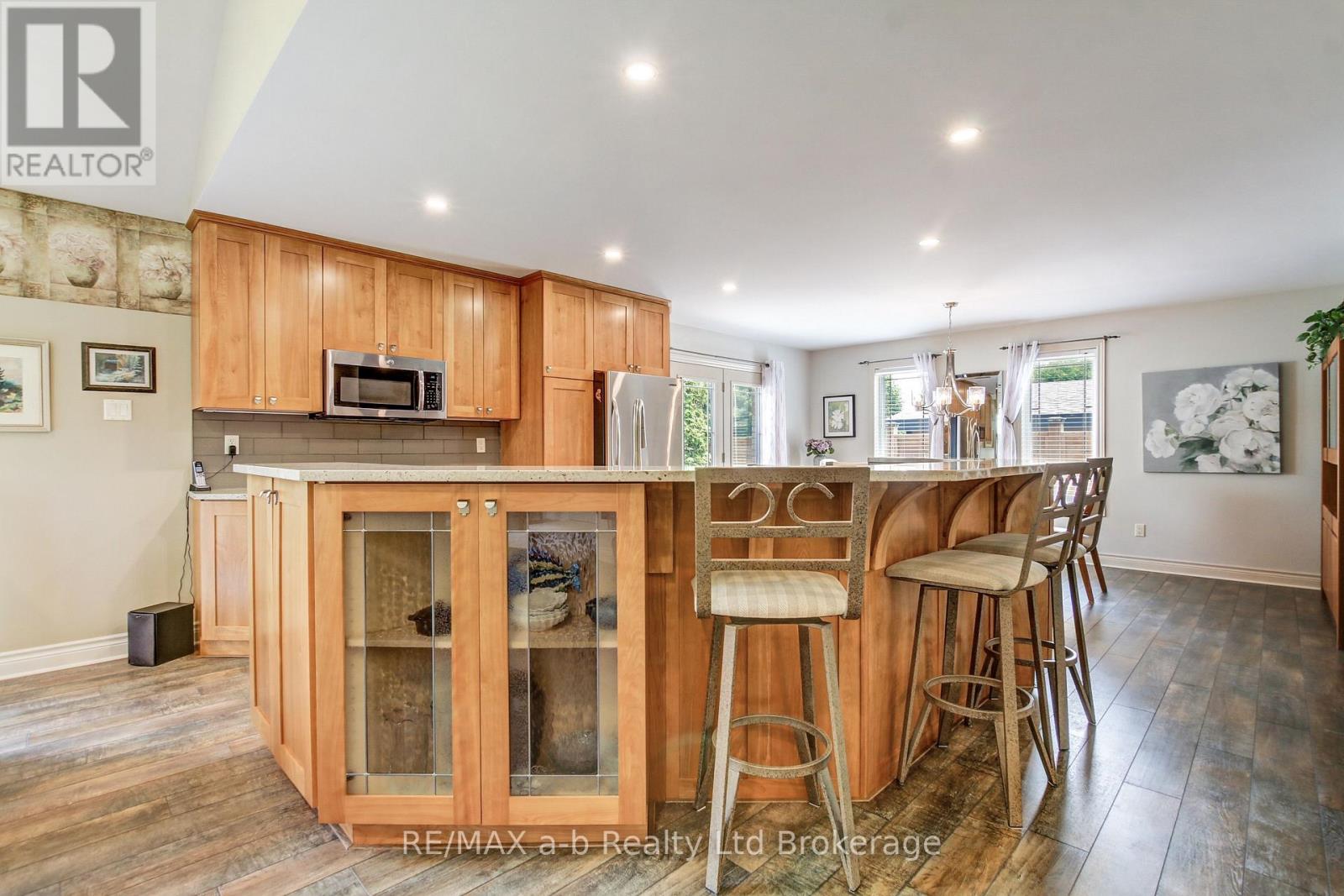 7 OTTERVIEW DRIVE - 14
