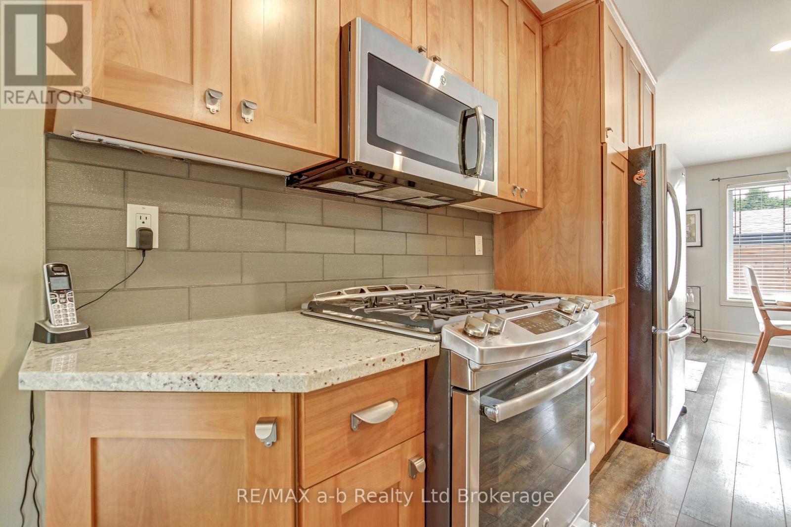 7 OTTERVIEW DRIVE - 16