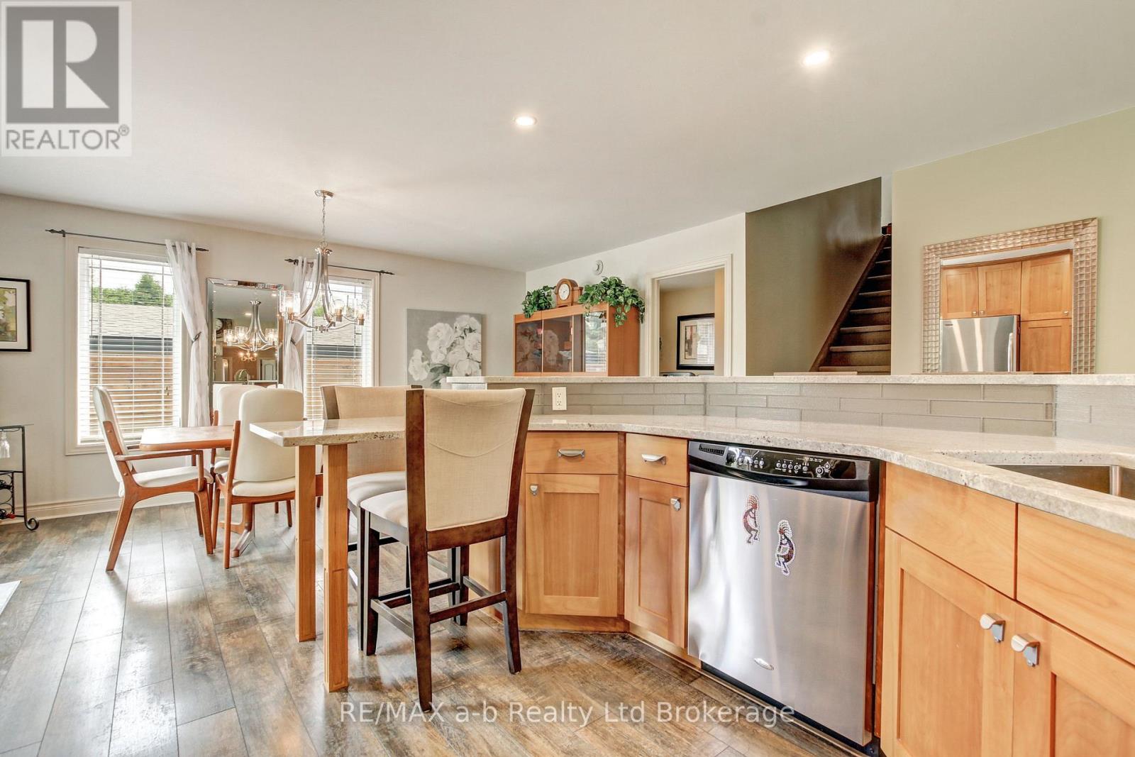 7 OTTERVIEW DRIVE - 17