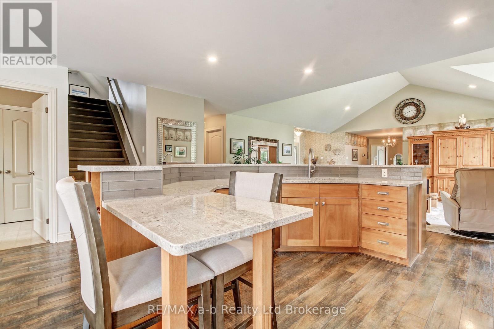 7 OTTERVIEW DRIVE - 18