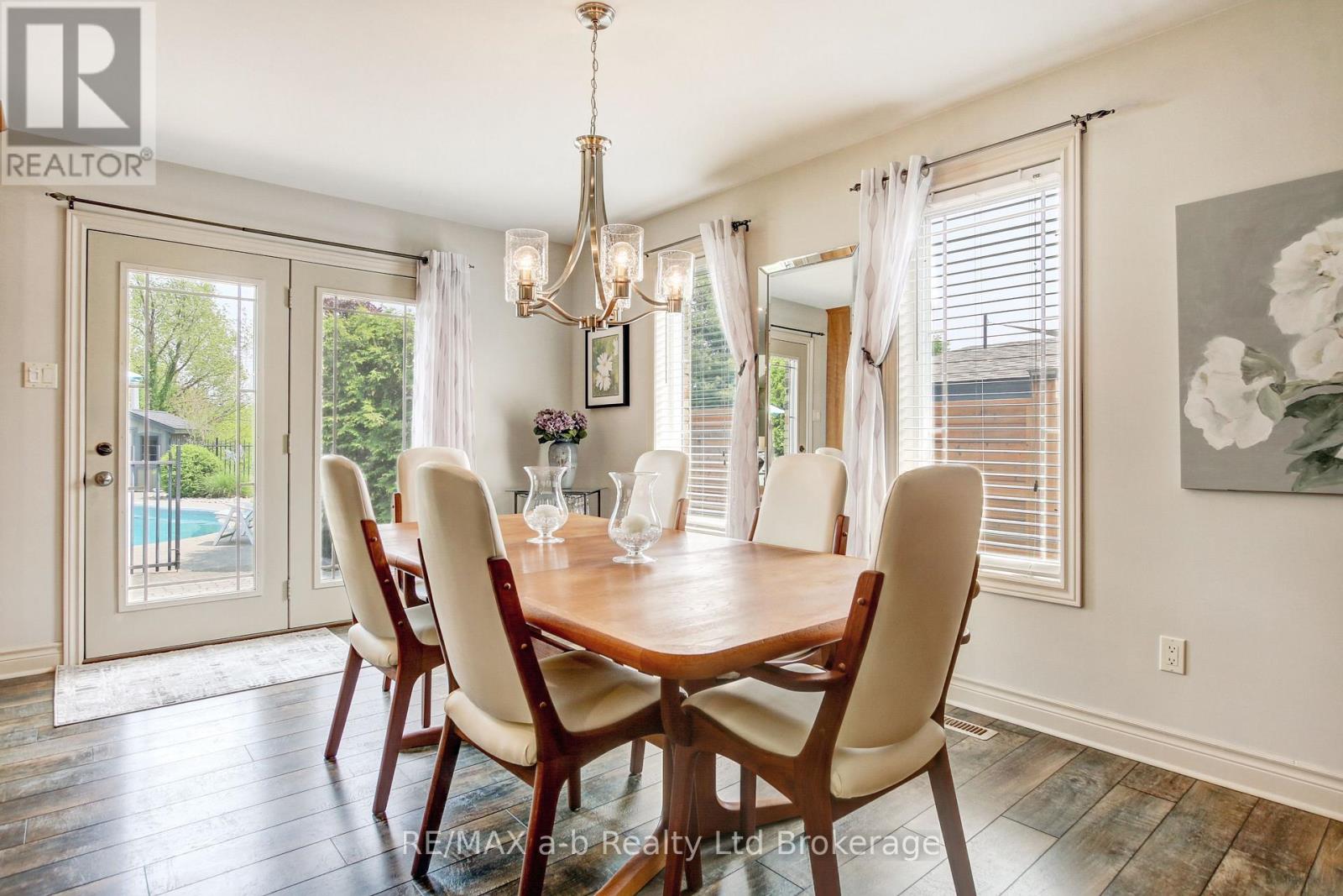 7 OTTERVIEW DRIVE - 19