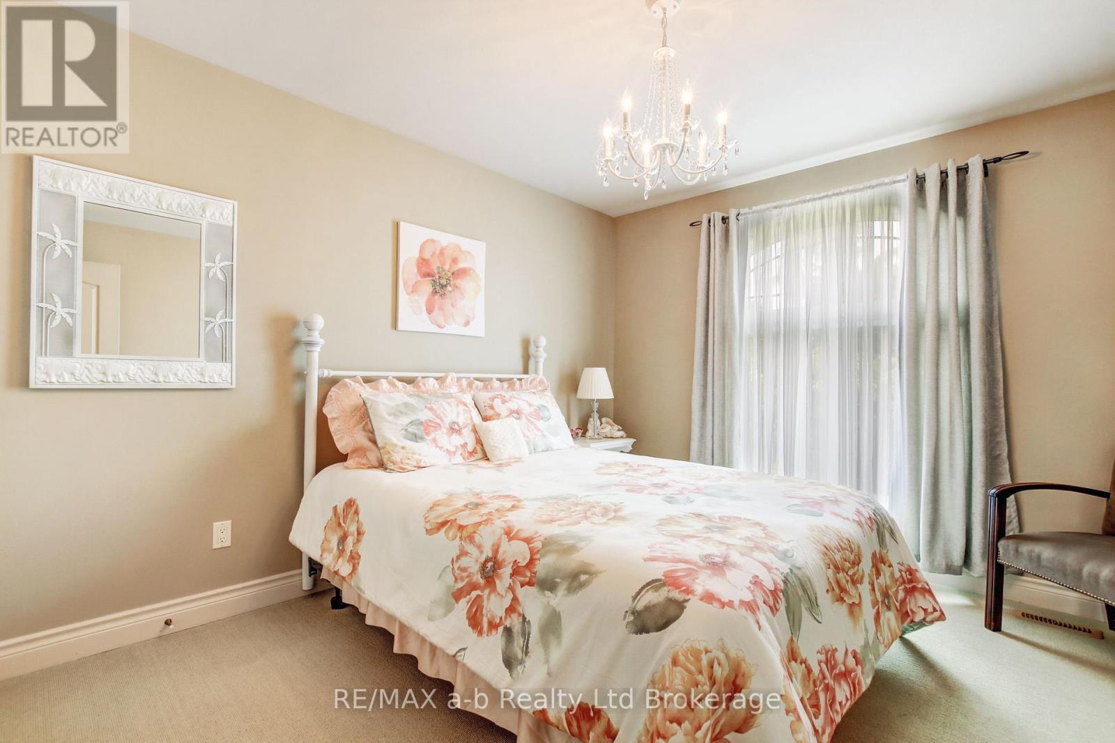7 OTTERVIEW DRIVE - 23