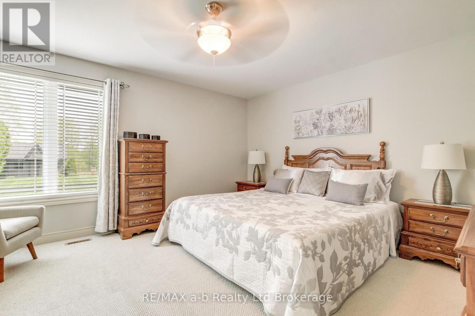 7 OTTERVIEW DRIVE - 24