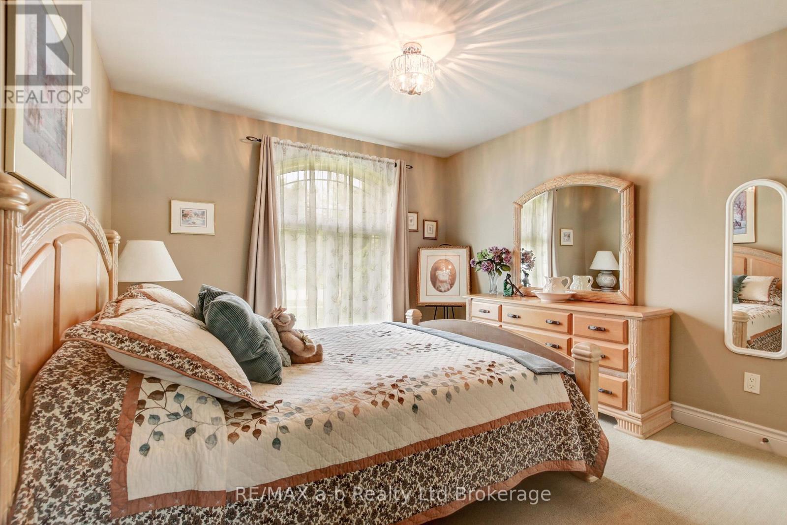 7 OTTERVIEW DRIVE - 25
