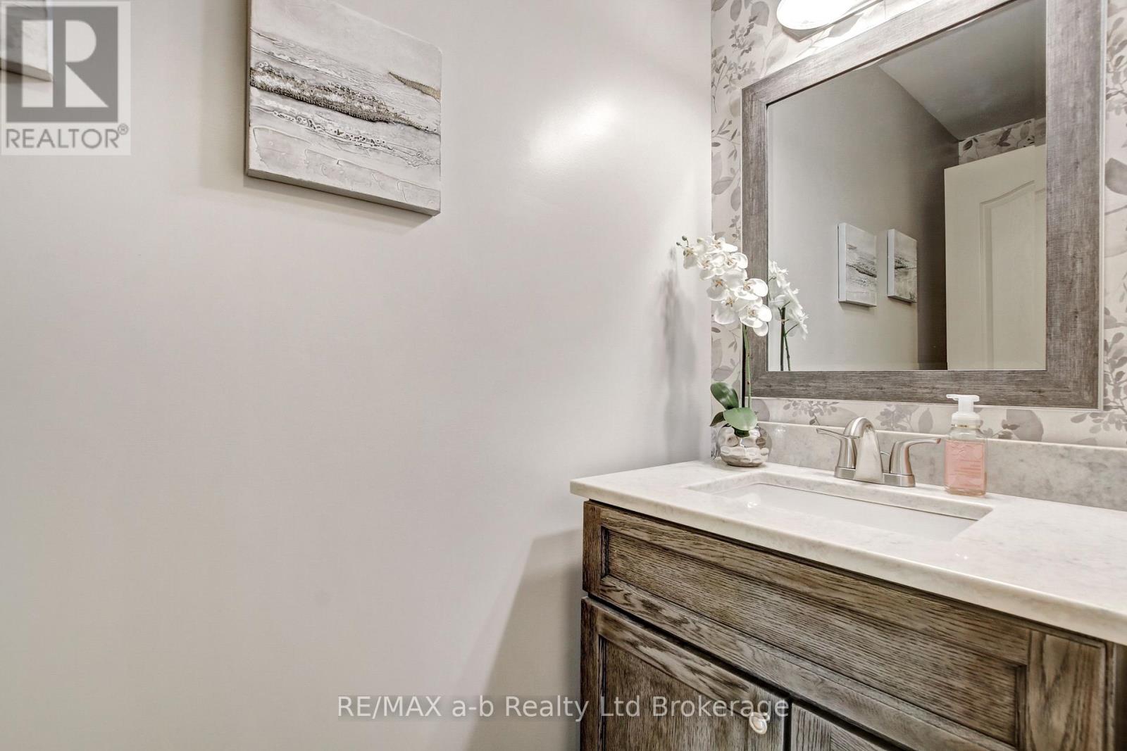7 OTTERVIEW DRIVE - 28