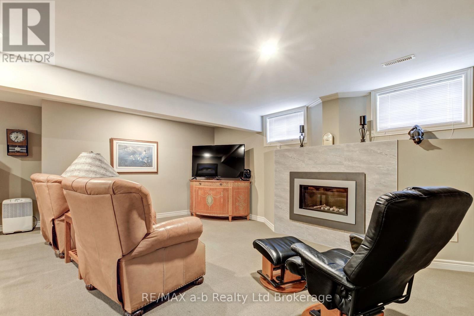 7 OTTERVIEW DRIVE - 29