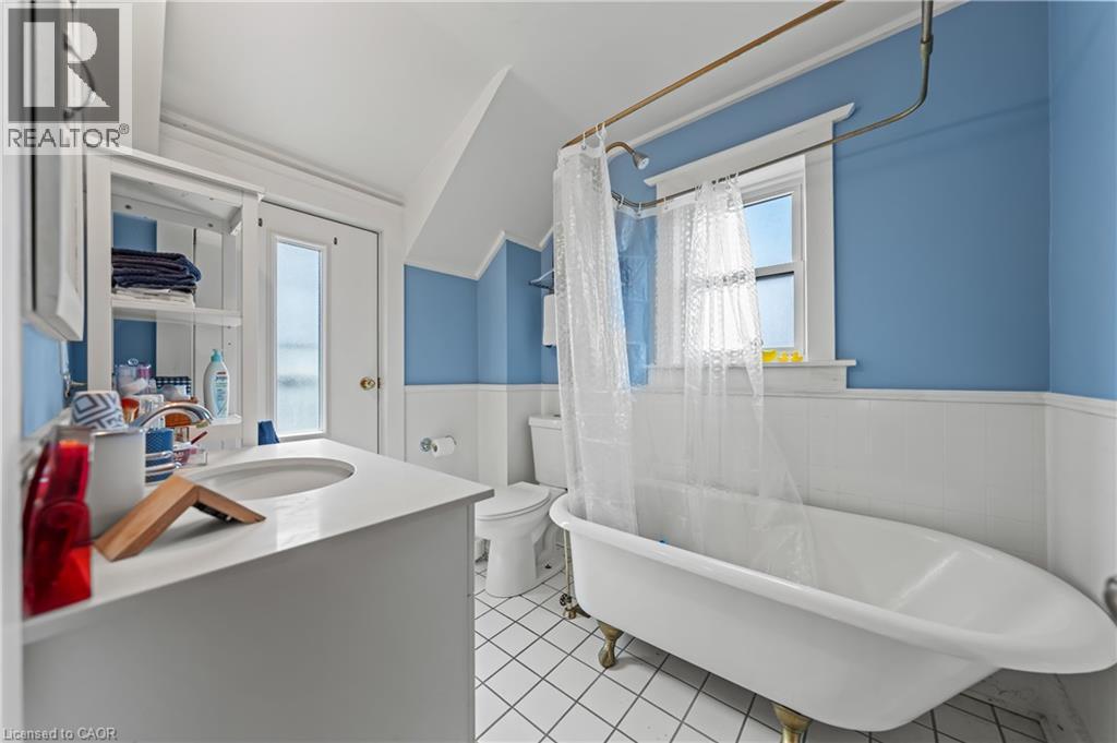 39 BORDEN Avenue N, Kitchener, Ontario, N2H3H9 — Photo 10