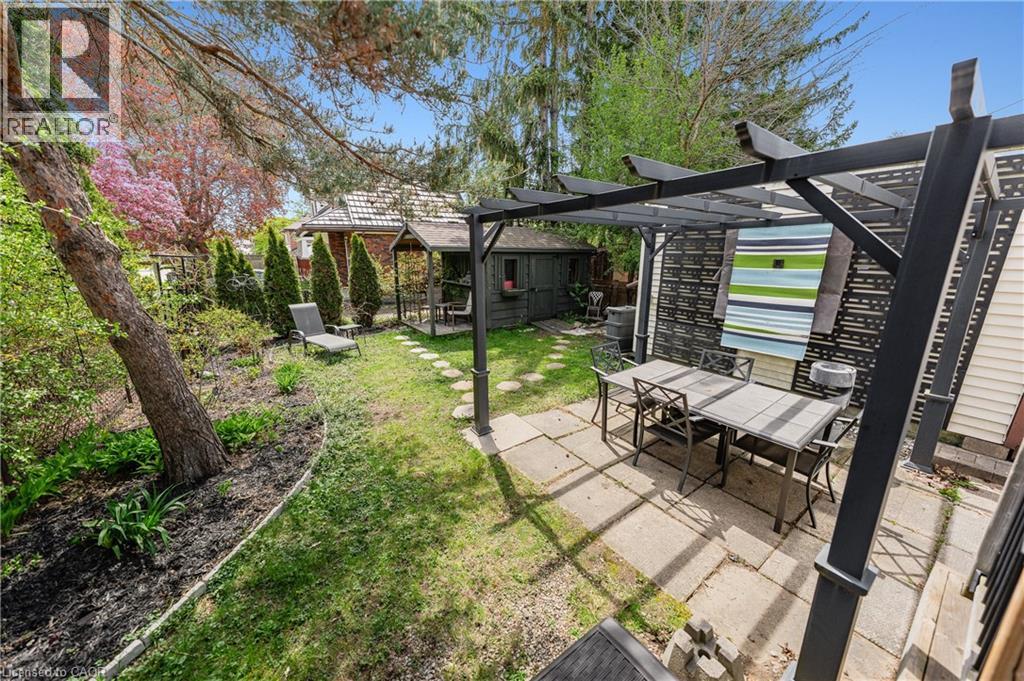 39 BORDEN Avenue N, Kitchener, Ontario, N2H3H9 — Photo 2
