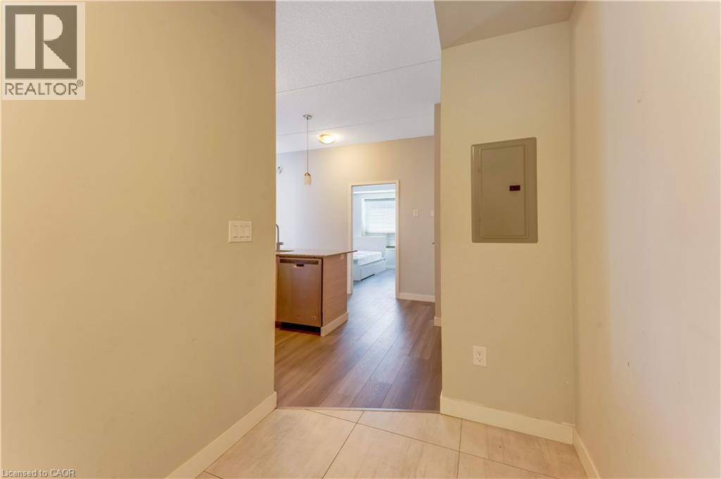 318 SPRUCE Street Unit# 1102, Waterloo, Ontario, N2L0E9 — Photo 10
