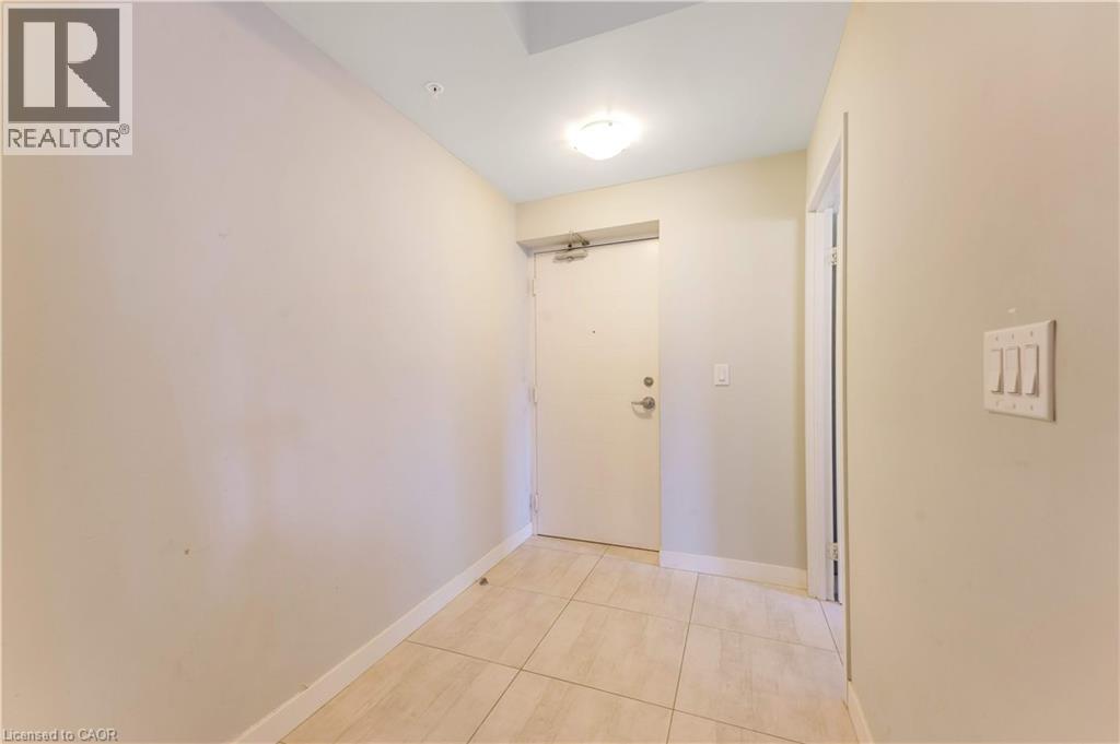 318 SPRUCE Street Unit# 1102, Waterloo, Ontario, N2L0E9 — Photo 14