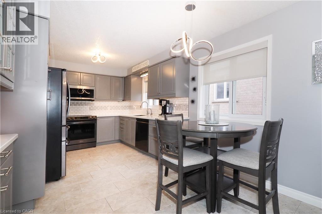 70 QUEEN CHARLOTTE Crescent, Kitchener, Ontario, N2E3N6 — Photo 24