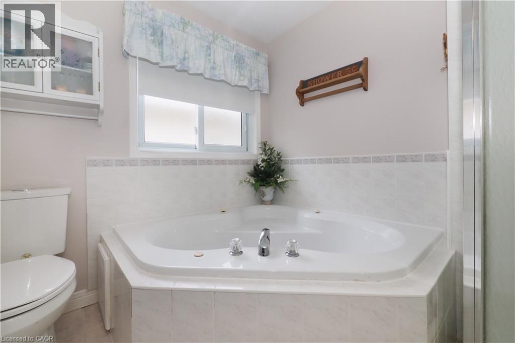 70 QUEEN CHARLOTTE Crescent - 35