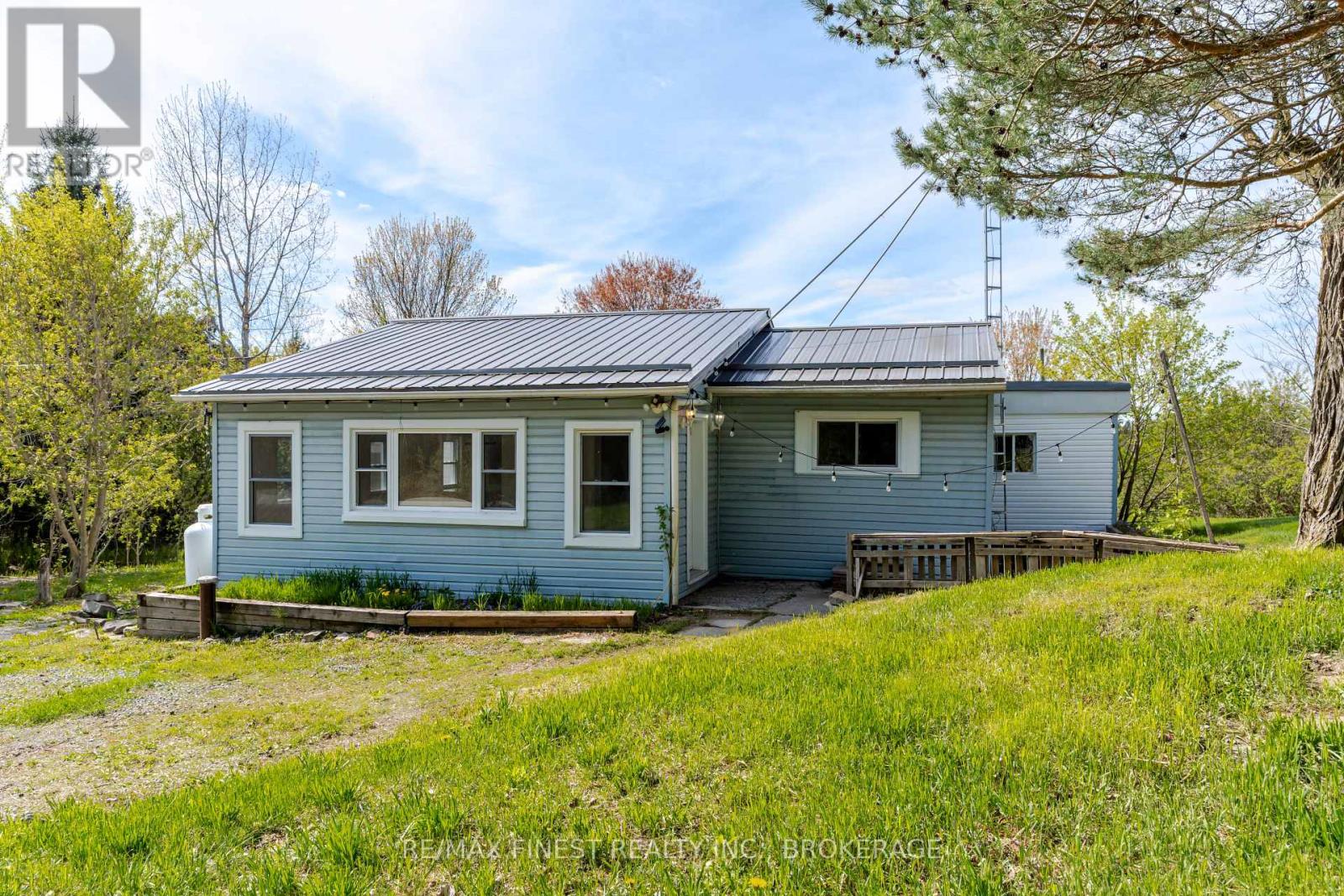 6804 6TH CONCESSION ROAD - 1