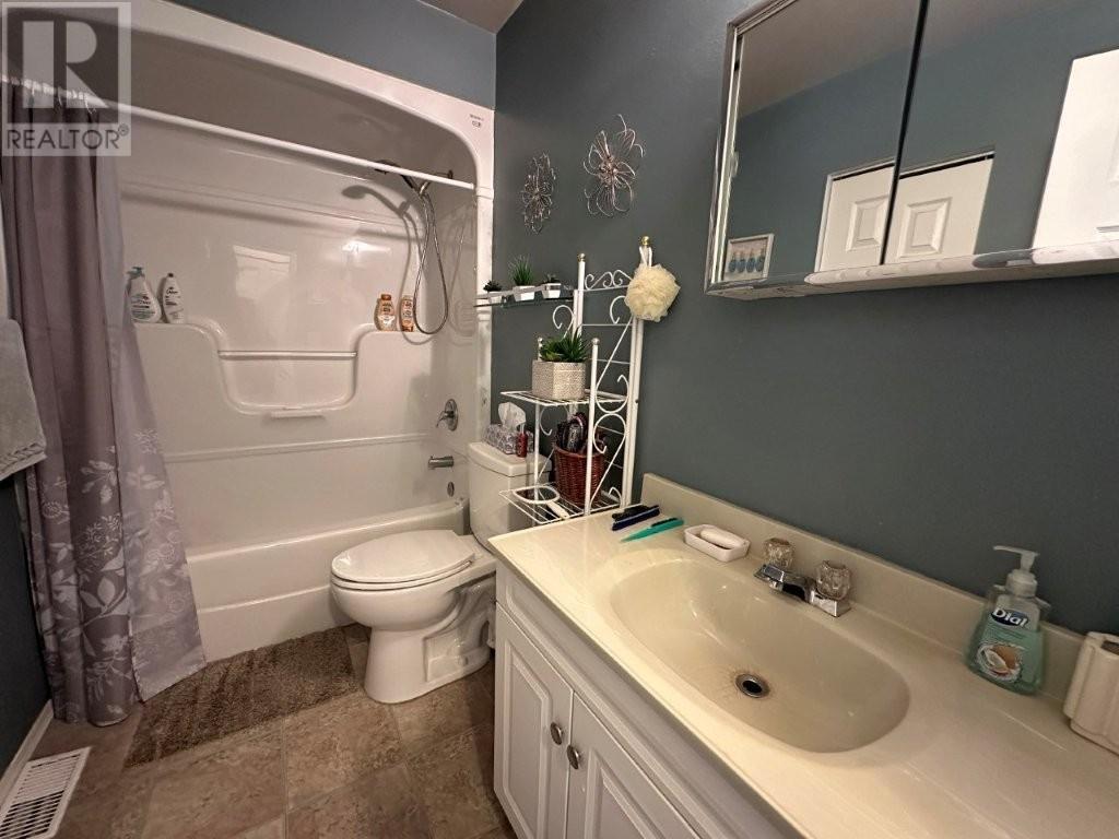 851 & 853 Newport Ave, Thunder Bay, Ontario, P7A6K1 — Photo 31
