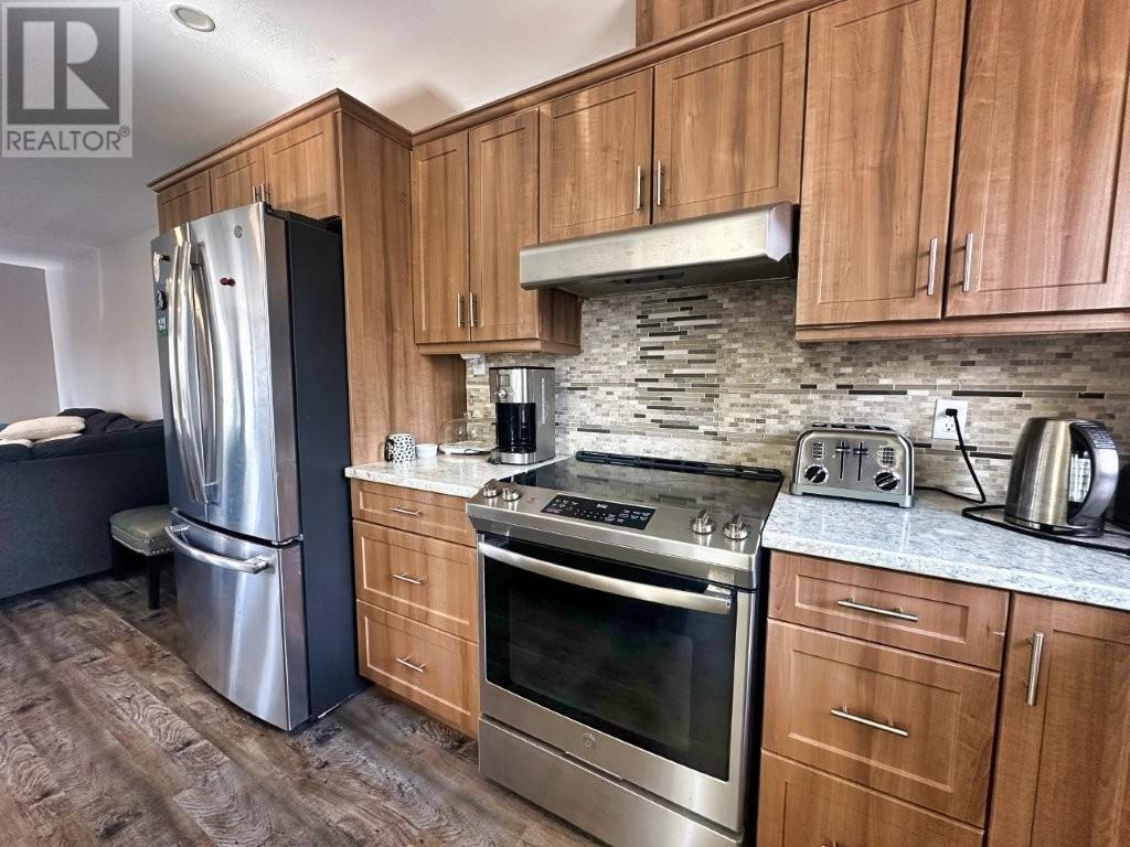 851 & 853 Newport Ave, Thunder Bay, Ontario, P7A6K1 — Photo 13