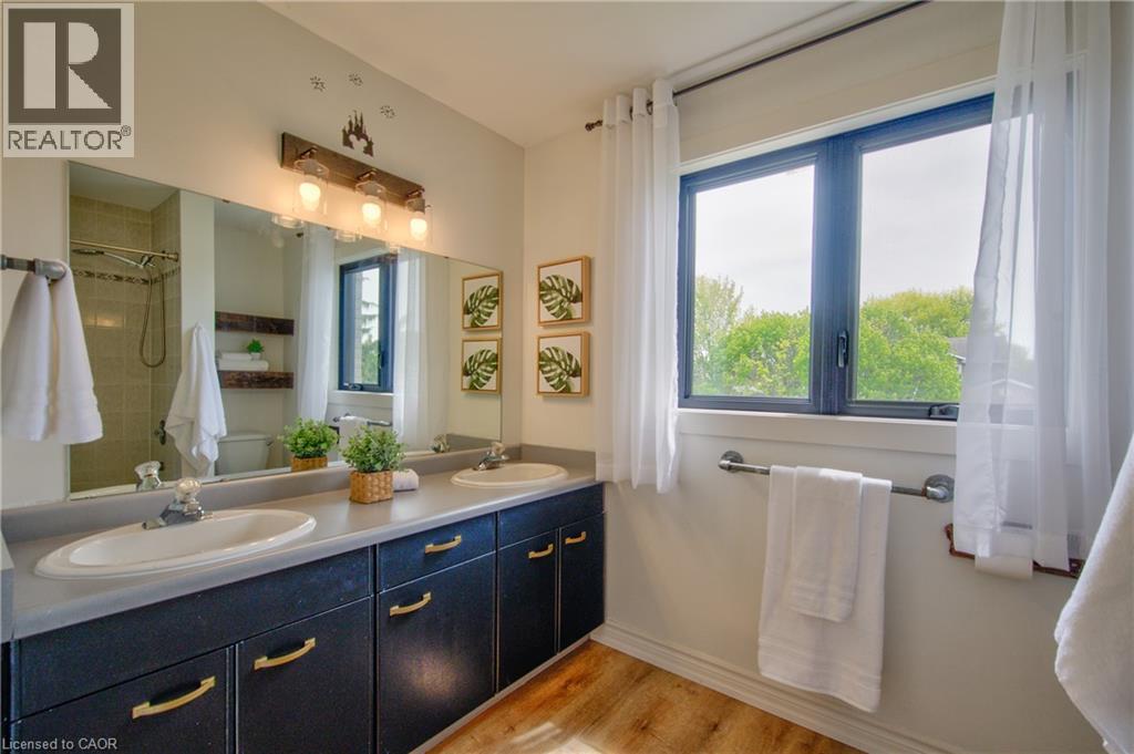 79 VICTOR Boulevard - 24