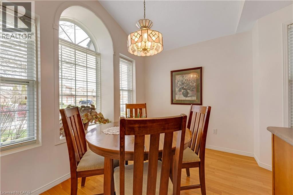 550 DANSBURY Drive, Waterloo, Ontario, N2K4E2 — Photo 4