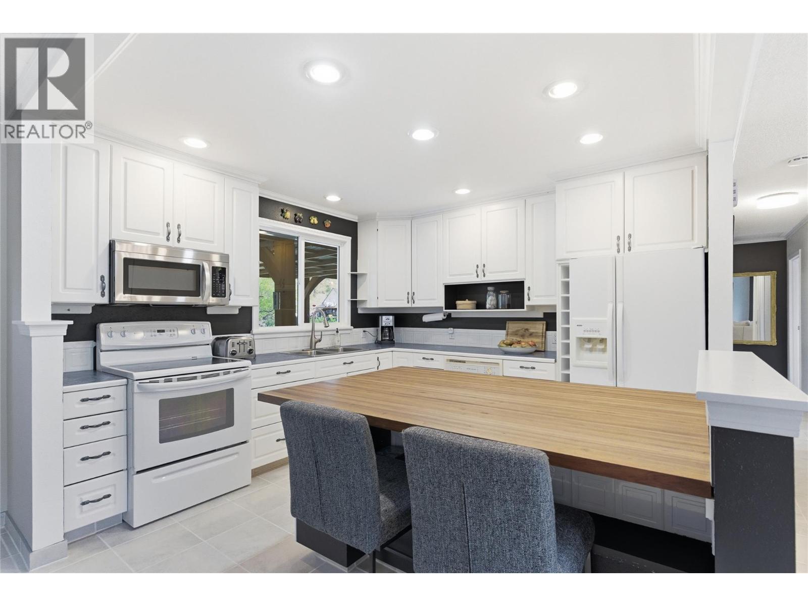 1153 MACLEAN Drive - 11