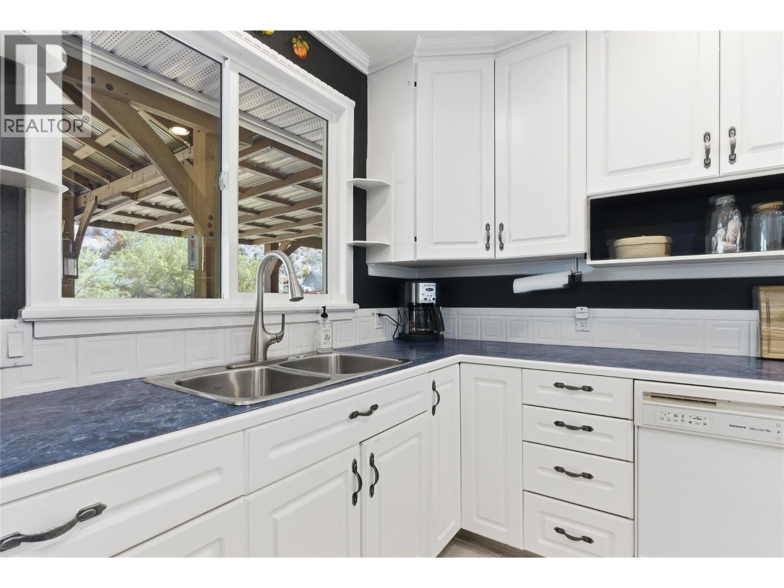 1153 MACLEAN Drive - 8