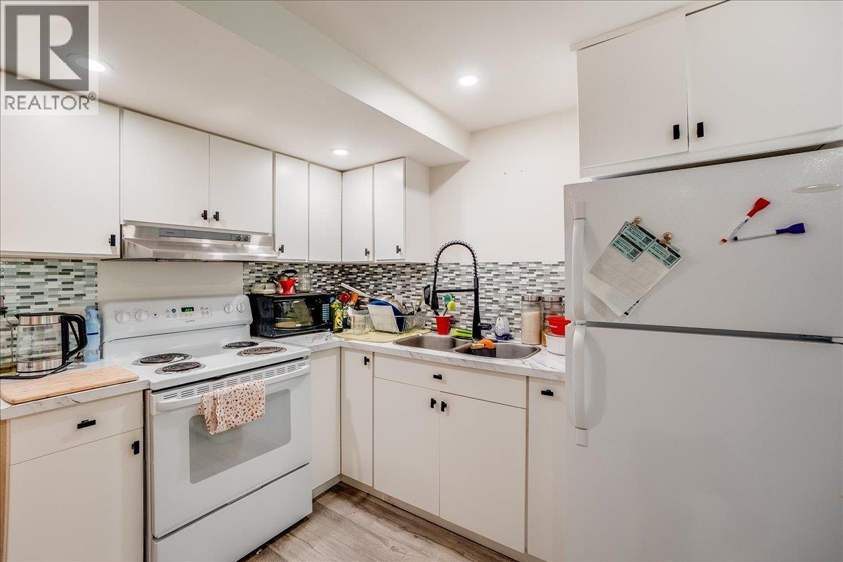 1922 Kootenay Street - 43