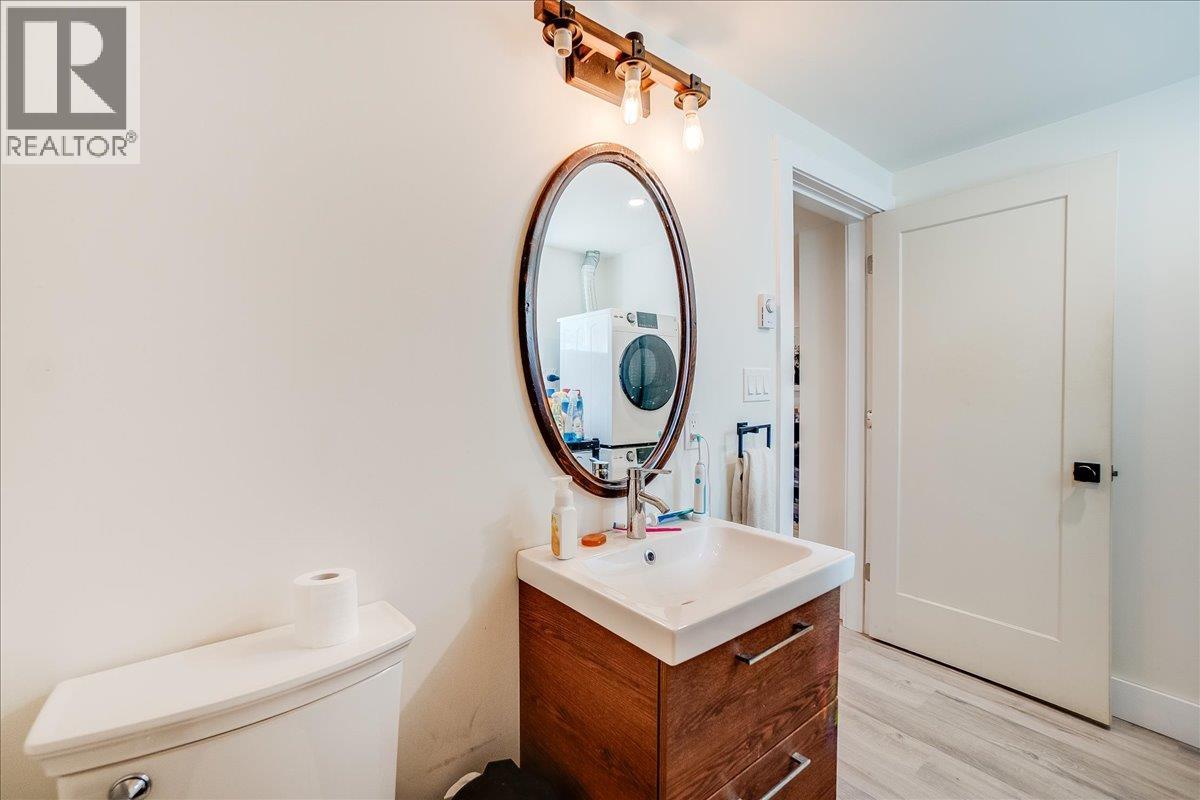 1922 Kootenay Street - 45