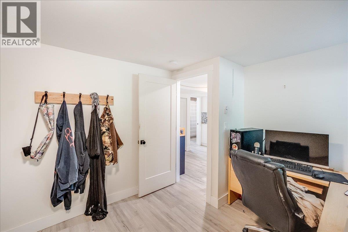 1922 Kootenay Street - 49