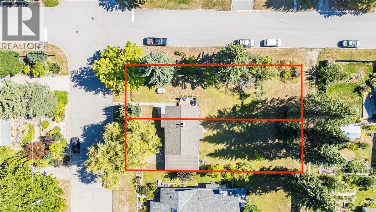 1922 Kootenay Street - 4