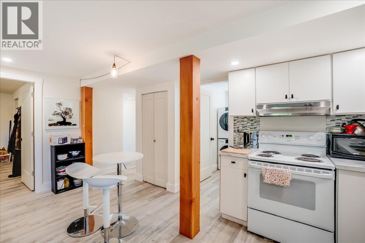 1922 Kootenay Street - 38