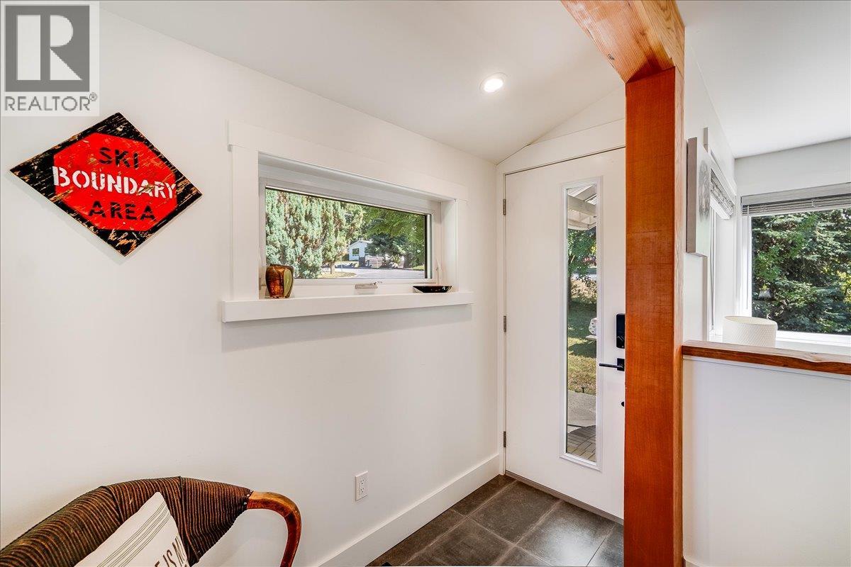 1922 Kootenay Street - 20