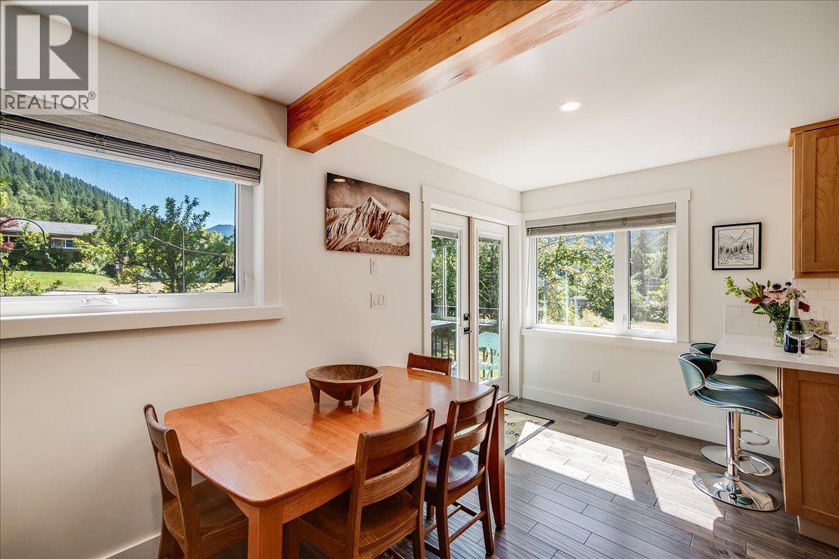 1922 Kootenay Street - 12