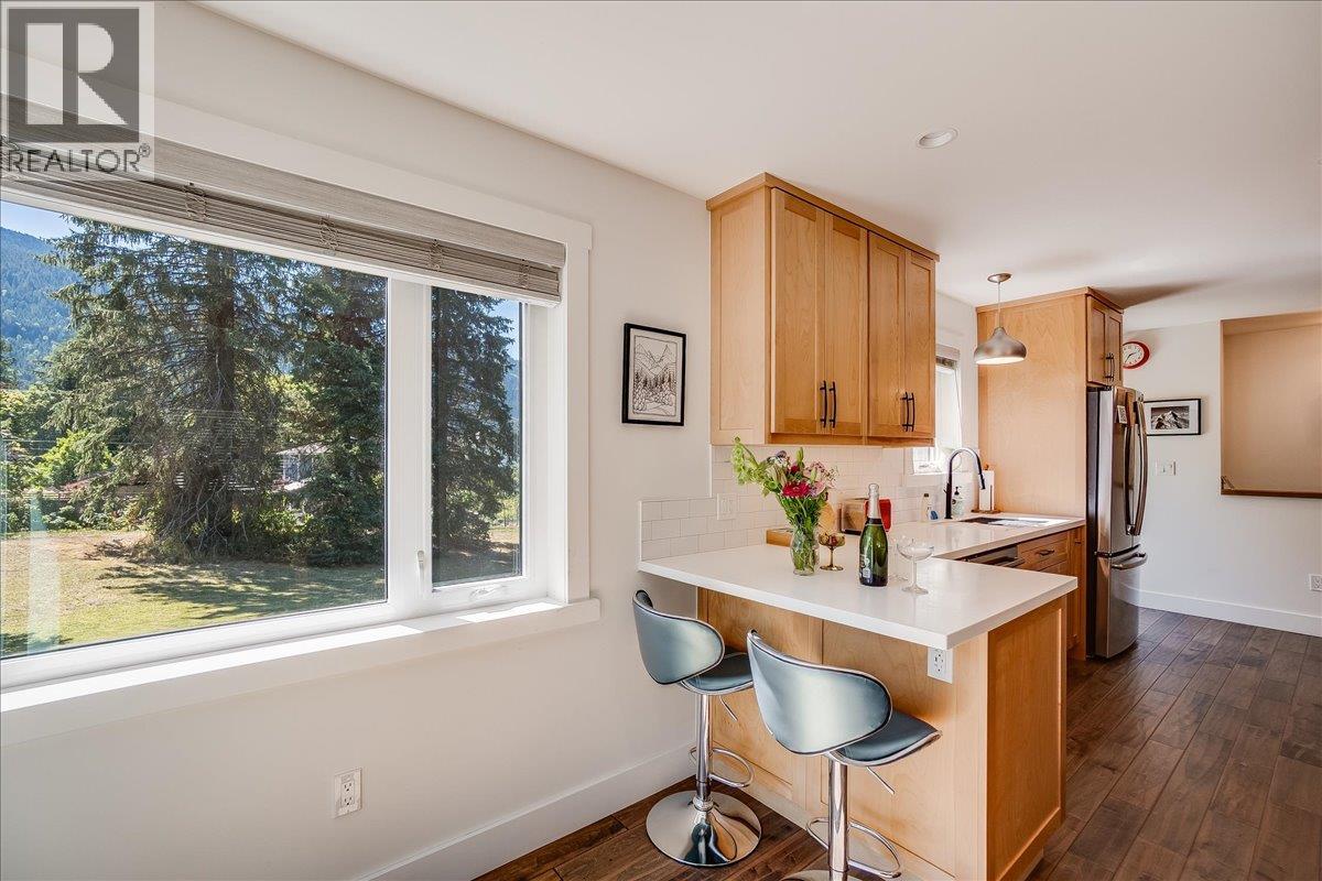 1922 Kootenay Street - 13