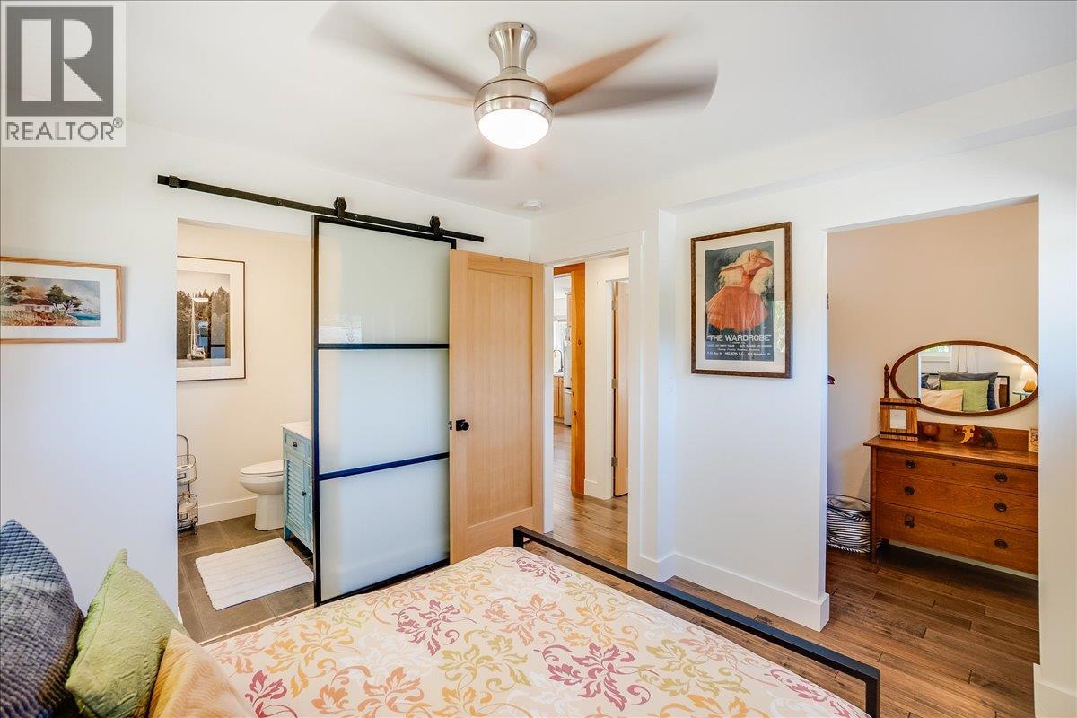 1922 Kootenay Street - 24