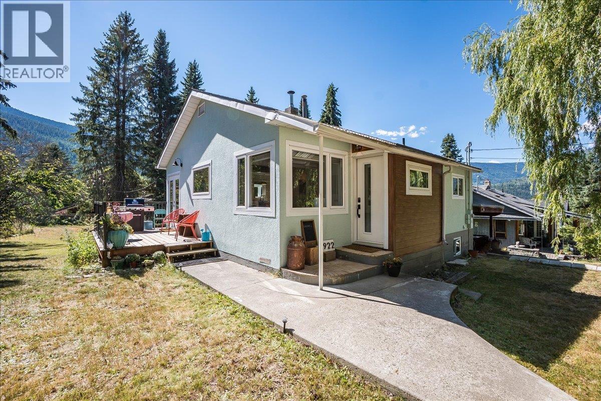 1922 Kootenay Street - Image 2