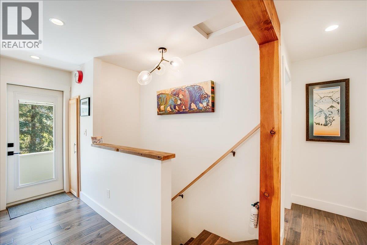 1922 Kootenay Street - 36