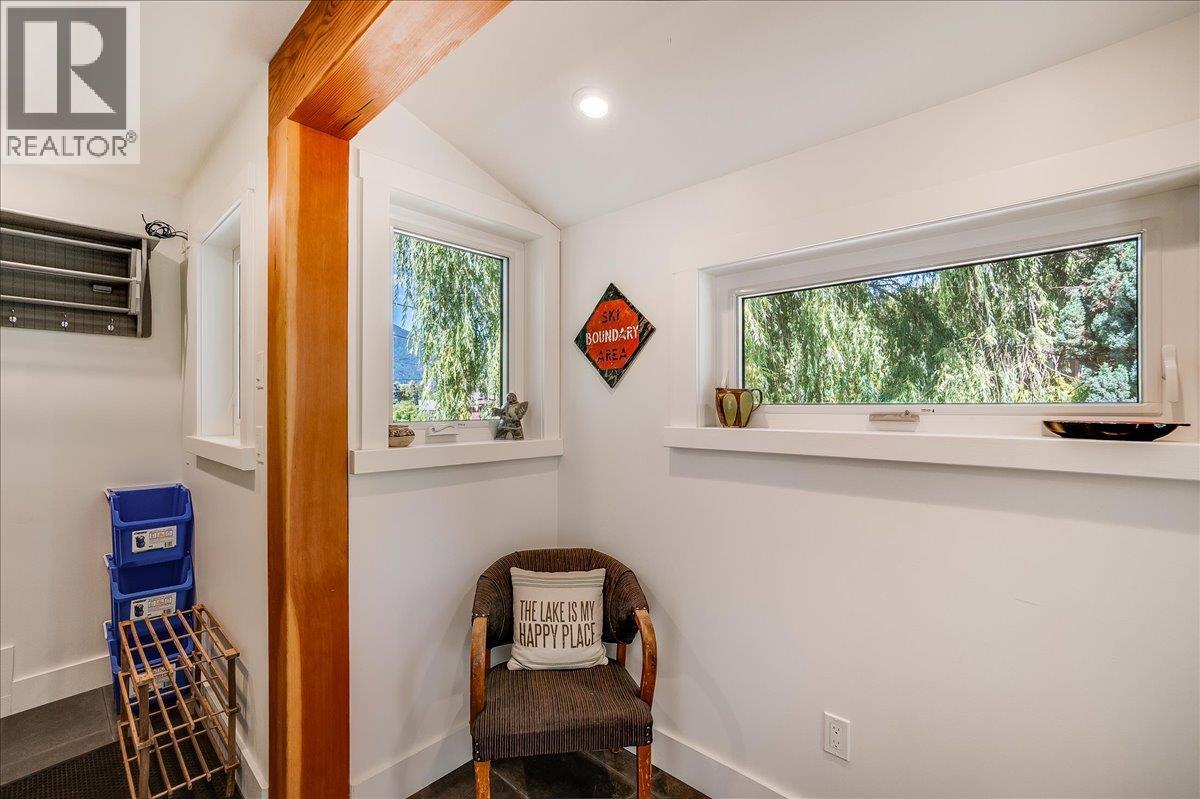 1922 Kootenay Street - 21