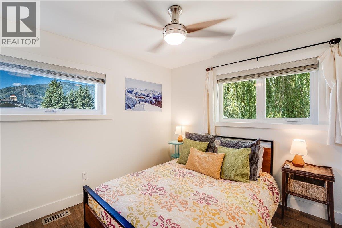 1922 Kootenay Street - 23