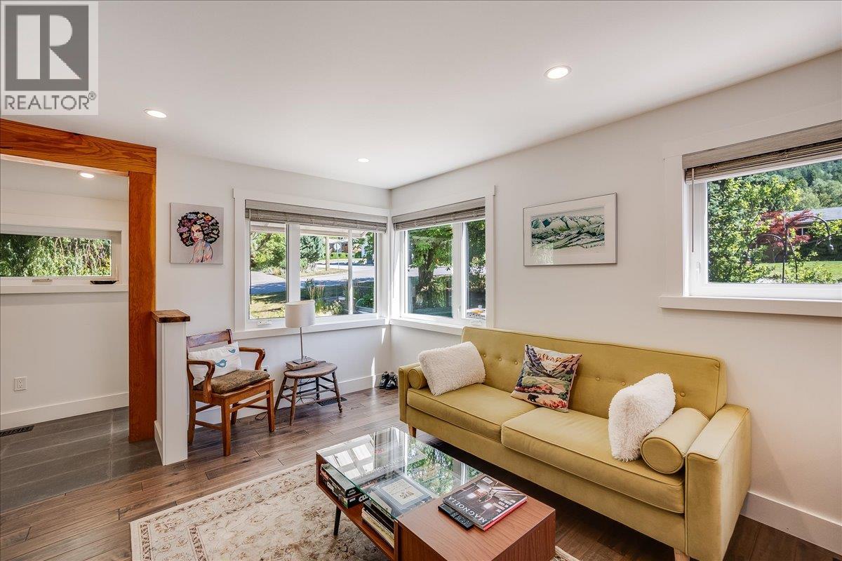 1922 Kootenay Street - 6