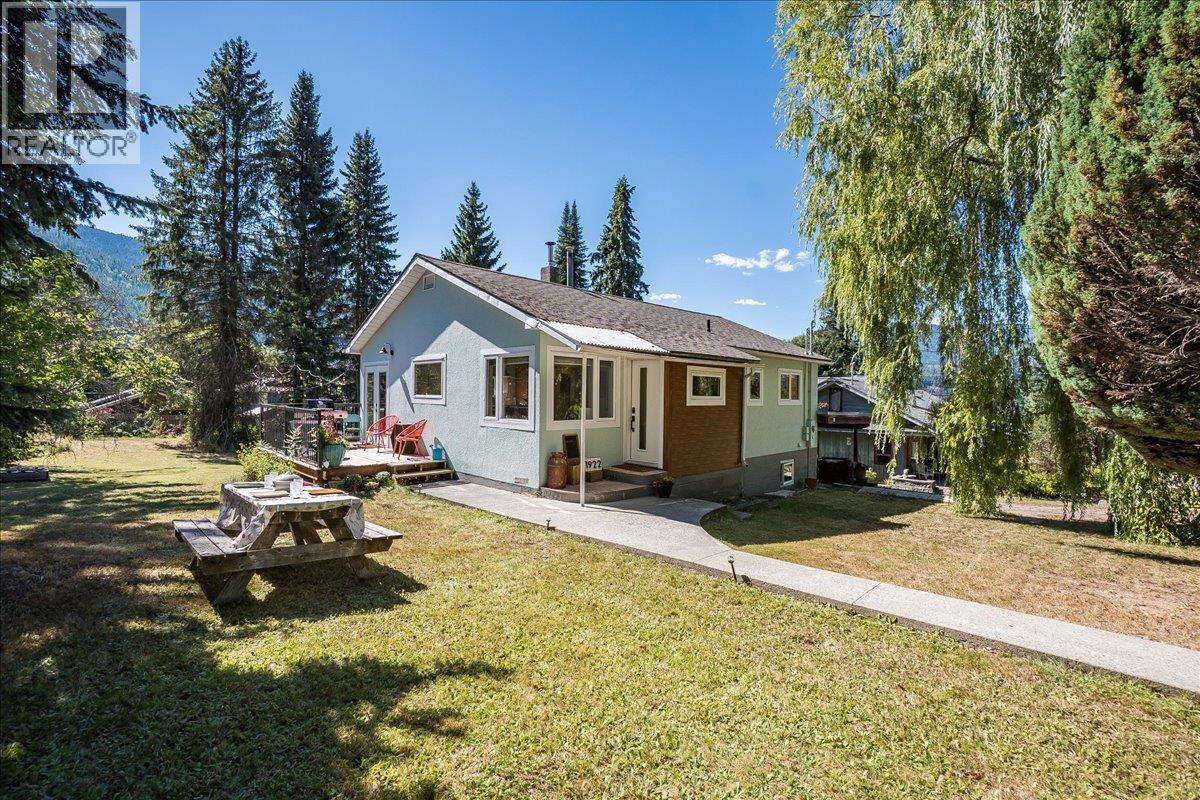 1922 Kootenay Street - 50