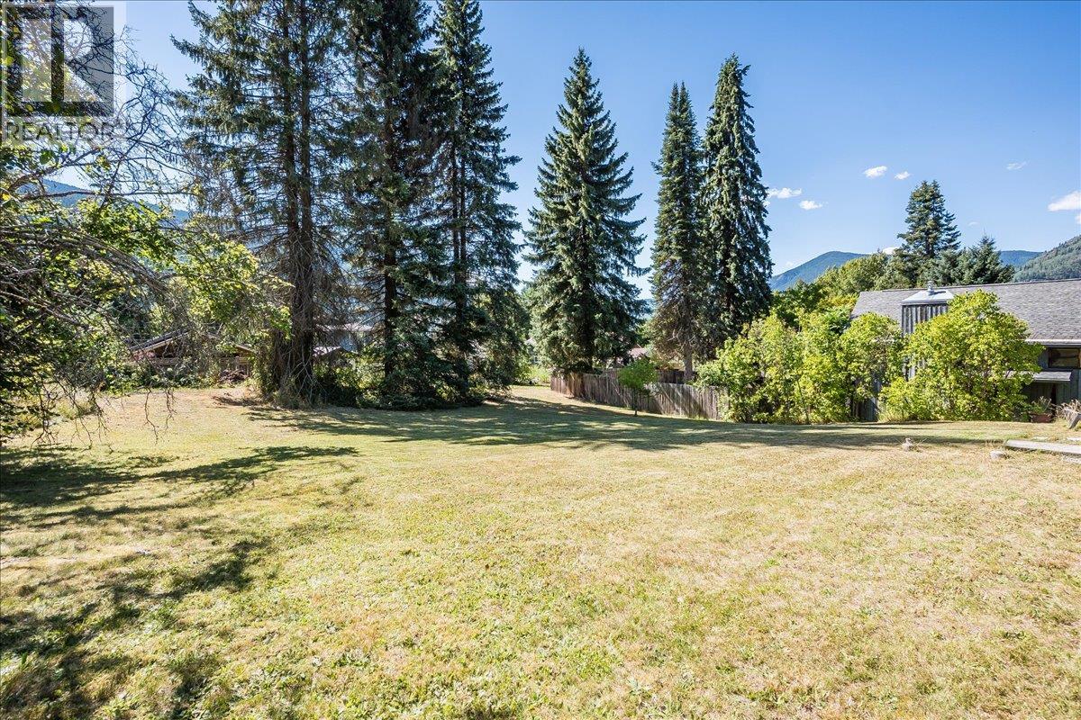 1922 Kootenay Street - 56