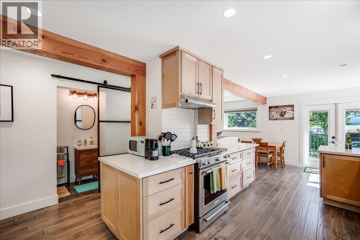 1922 Kootenay Street - 17