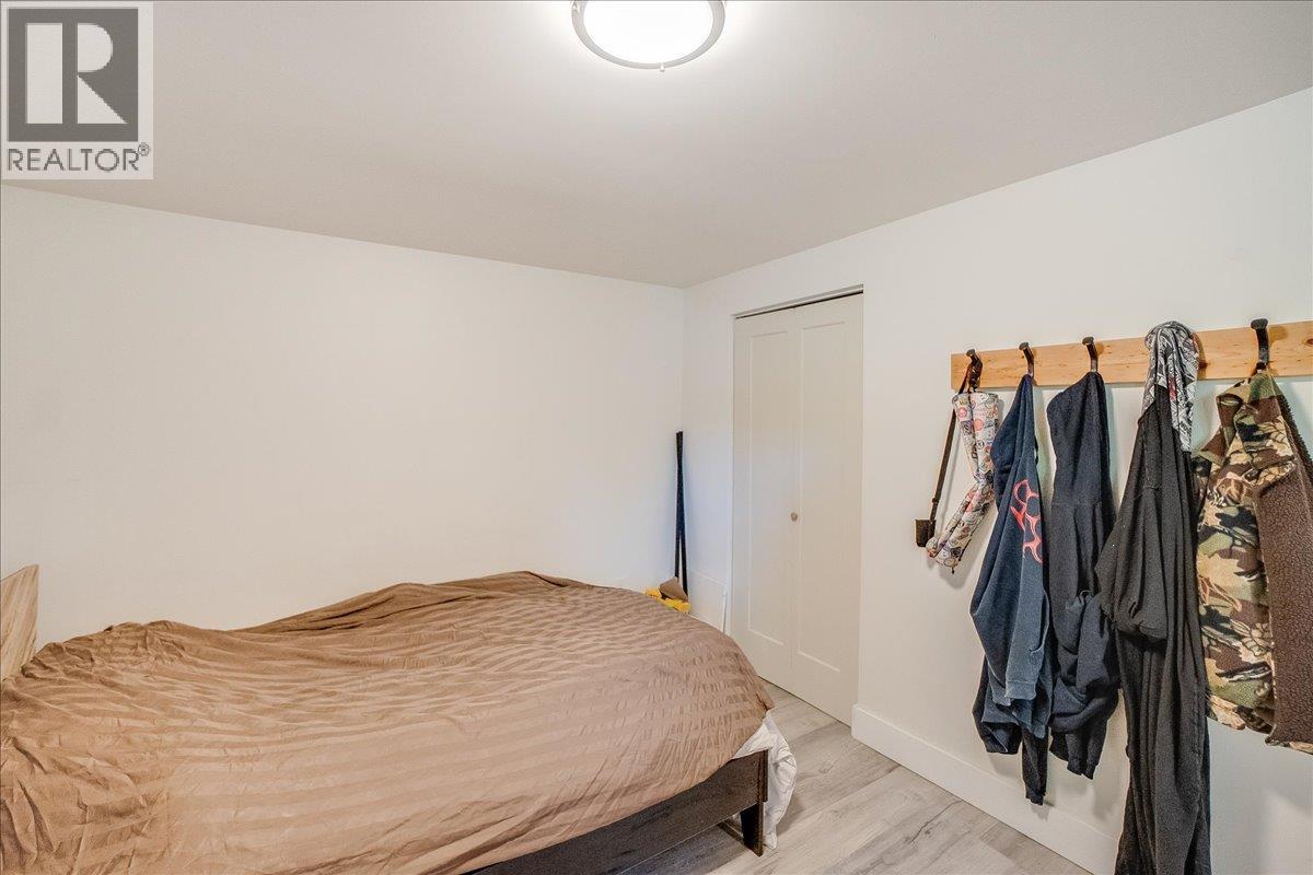 1922 Kootenay Street - 48