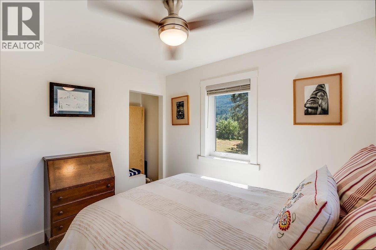 1922 Kootenay Street - 32