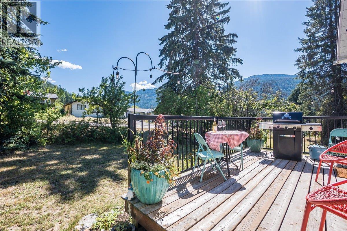 1922 Kootenay Street - 54
