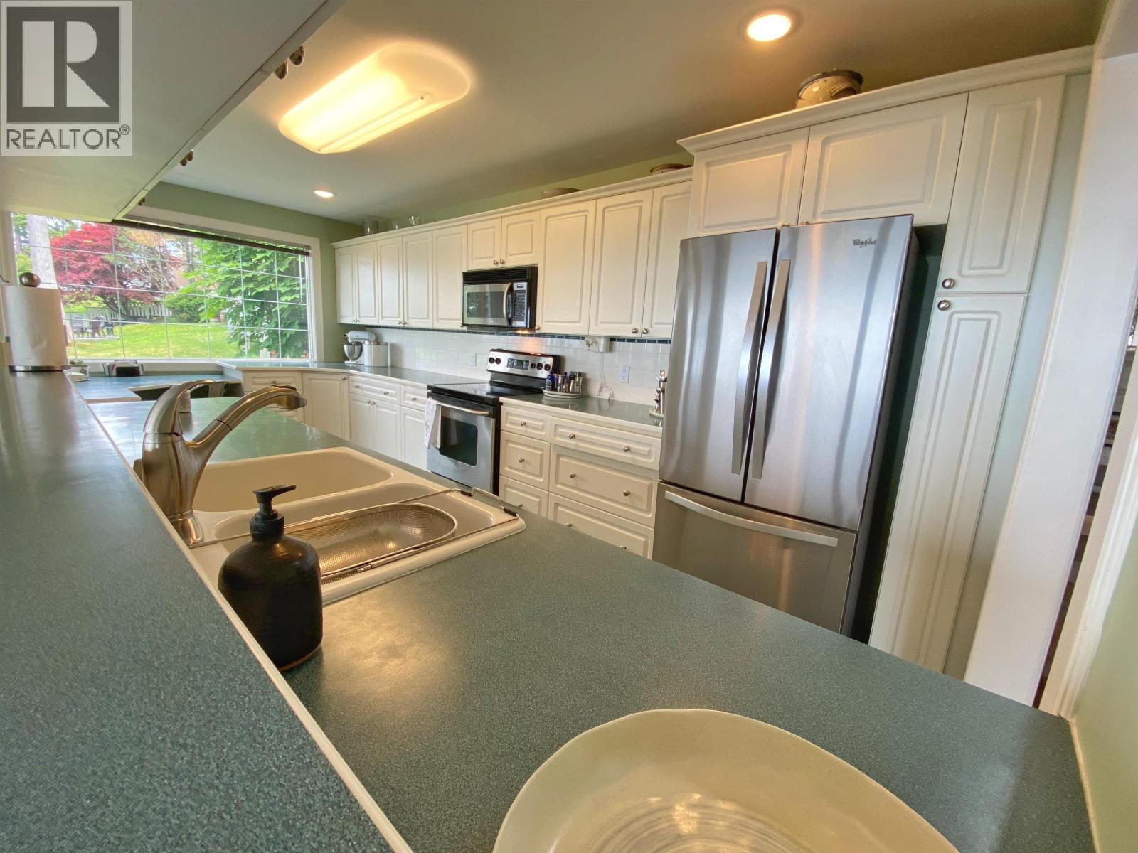 2130 GRAHAM AVENUE - 10