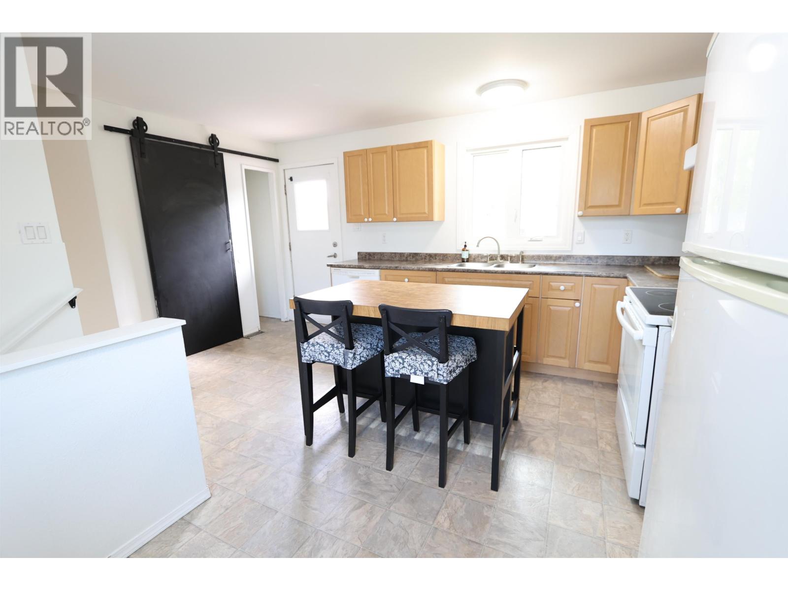 370 EWERT CRESCENT - 9