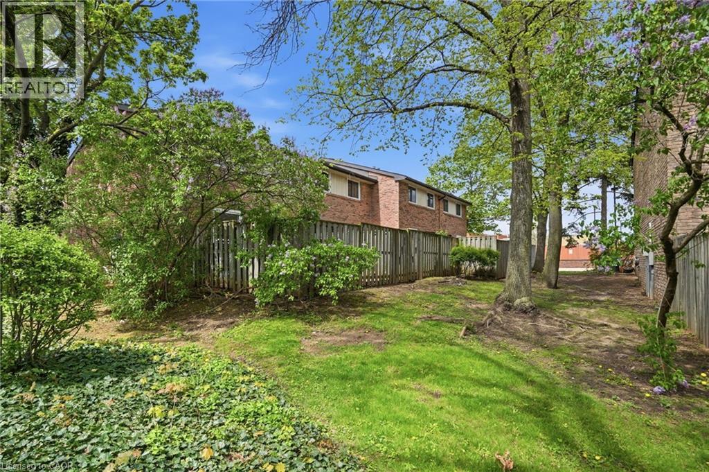 660 OXFORD Road Unit# 17, Burlington, Ontario, L7N3M1 — Photo 3
